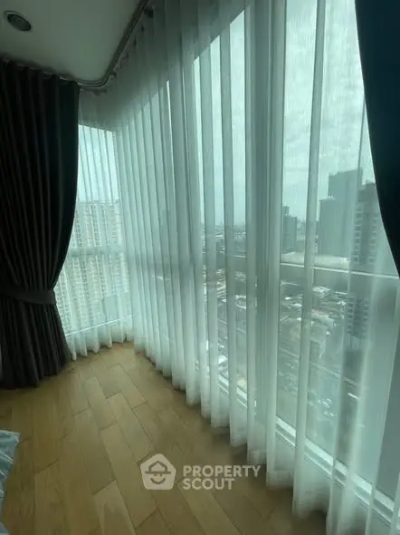 Spacious corner unit with floor-to-ceiling windows offering a stunning city view.