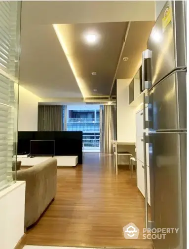 Fully Furnished 1 Bedroom Condo at The Rajdamri Livingroom