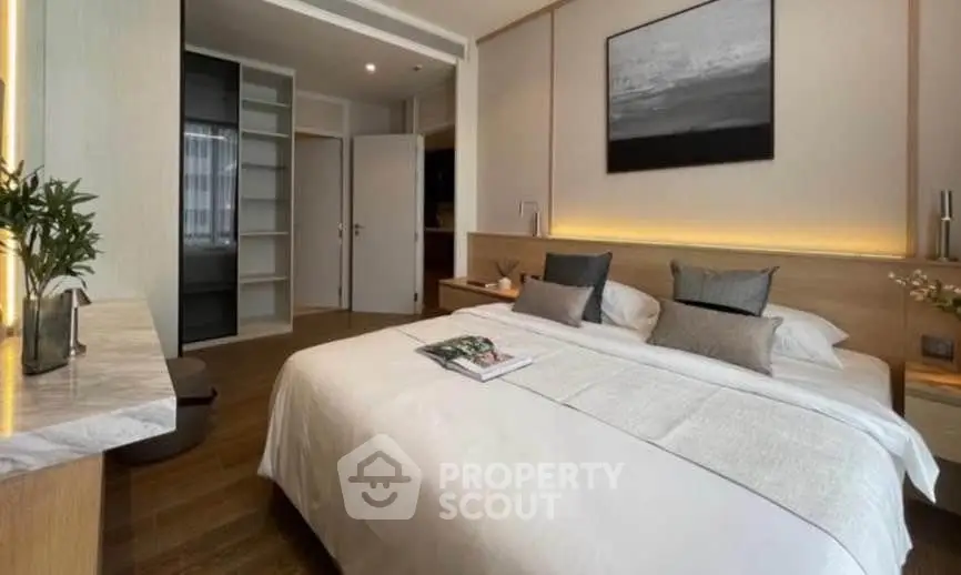 Luxurious modern bedroom with elegant decor and spacious layout, featuring a cozy bed and stylish furnishings.