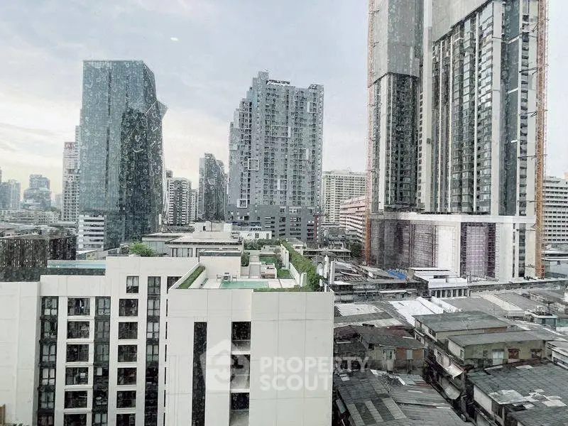 Stunning urban cityscape view with modern high-rise buildings and skyline.