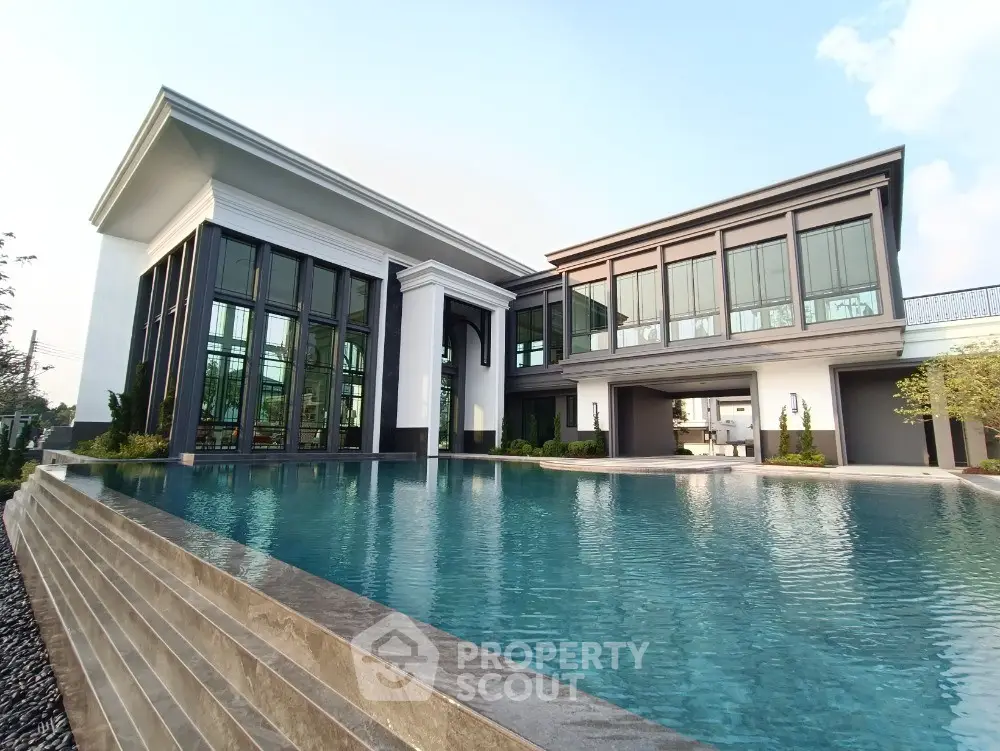 Luxurious modern mansion with expansive pool and elegant architecture