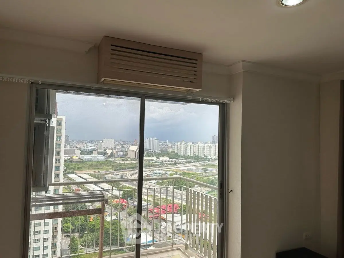 Spacious apartment with city view and balcony, ideal for urban living.