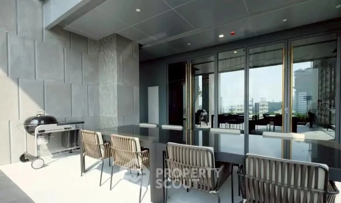 Luxurious rooftop terrace with modern dining area and city views, perfect for entertaining.