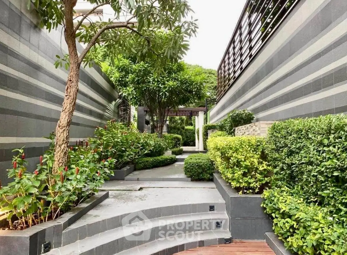 Lush landscaped garden with modern design and greenery, perfect for relaxation and outdoor enjoyment.