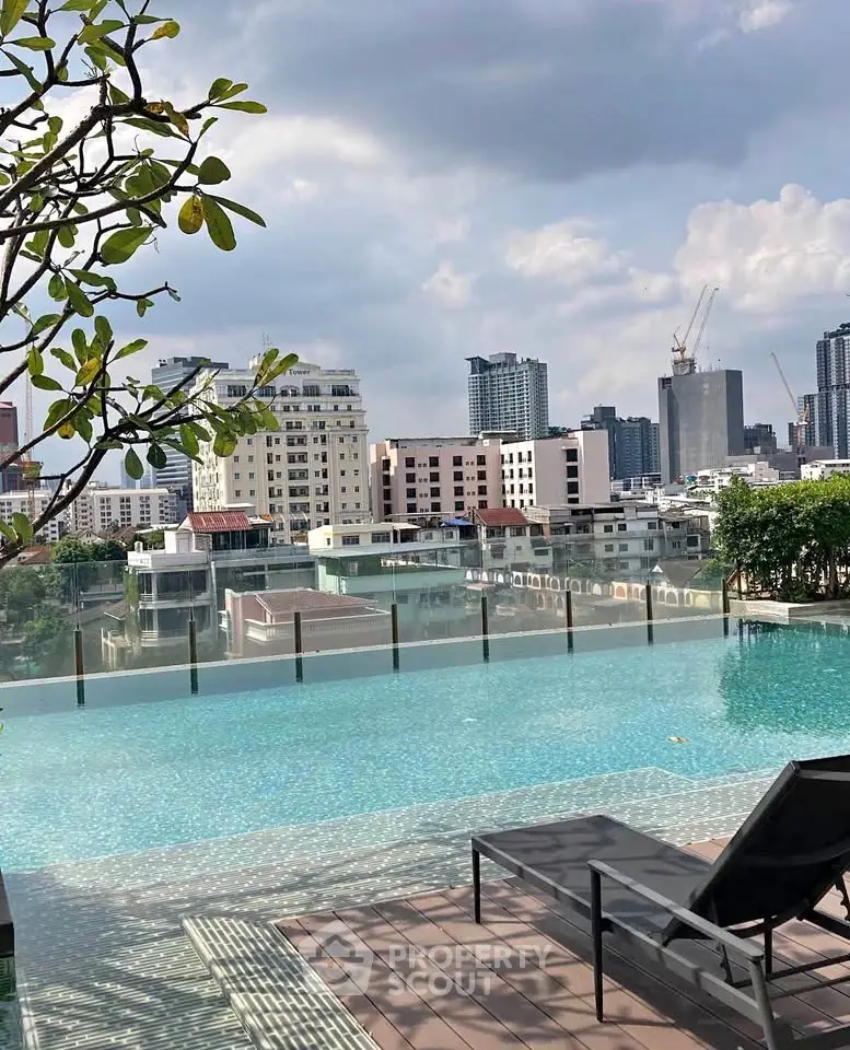 Luxurious rooftop infinity pool with stunning city skyline view, perfect for relaxation and leisure.