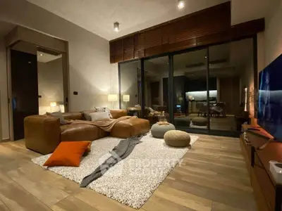 Luxurious living room with modern decor and cozy seating area, perfect for relaxation and entertainment.