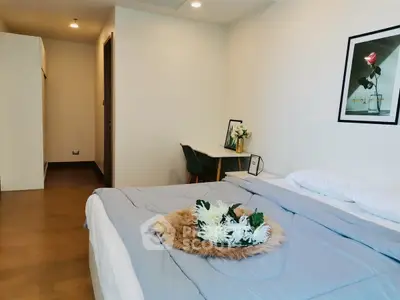 Modern bedroom with stylish decor and cozy atmosphere, featuring a comfortable bed and elegant furnishings.