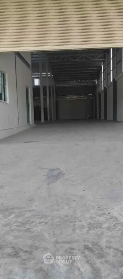 Spacious industrial warehouse with high ceilings and ample storage space.