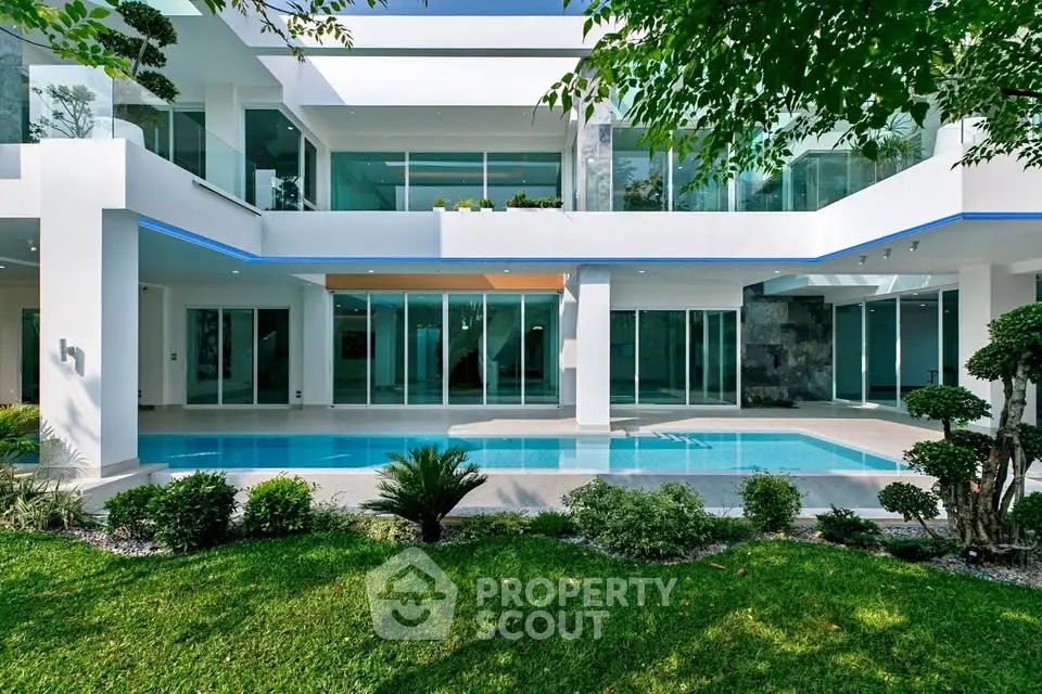 Luxurious modern villa with stunning pool and lush garden