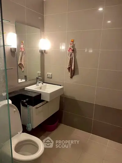 Modern bathroom with sleek fixtures and stylish tile design