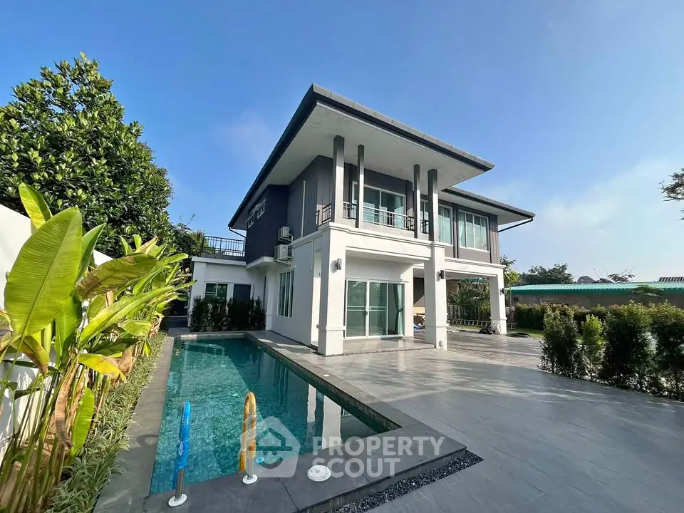 Luxurious modern house with private pool and spacious outdoor area, perfect for family living.