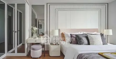 Luxurious modern bedroom with elegant decor and plush bedding