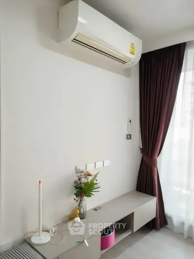 Modern living room with air conditioning and elegant decor