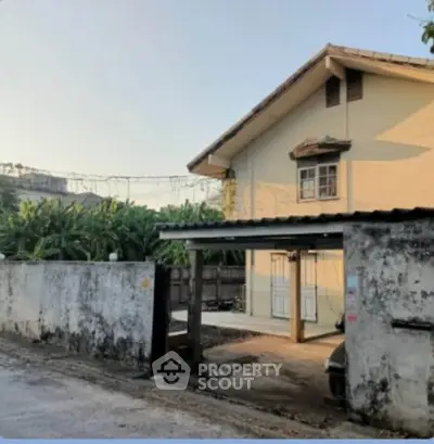 Charming suburban house with spacious driveway and lush greenery, perfect for family living.