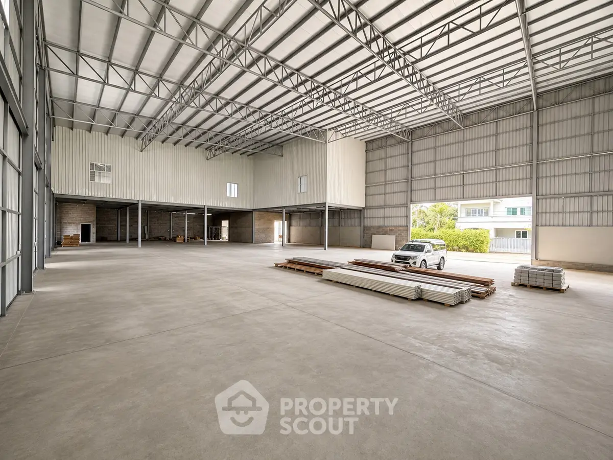 Spacious industrial warehouse with high ceilings and ample storage space
