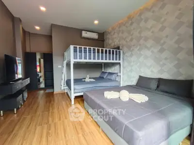 Modern bedroom with bunk bed and stylish decor