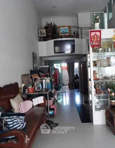Spacious living room with mezzanine and eclectic decor, perfect for family gatherings.