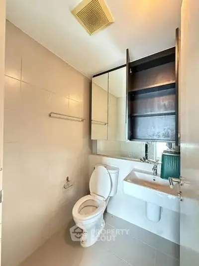 Modern bathroom with sleek fixtures and ample storage space in a contemporary apartment.