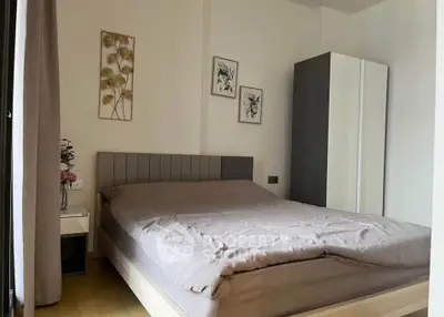 Modern bedroom with stylish decor and cozy ambiance, featuring a comfortable bed and elegant artwork.