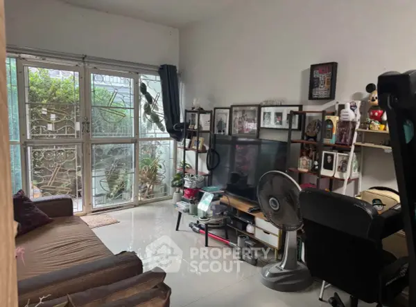 image_rental-25873577