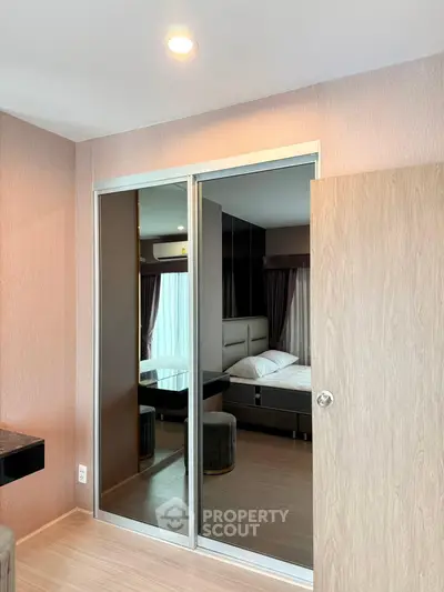 Modern bedroom with mirrored closet doors and stylish decor