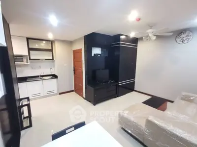 Fully Furnished 1 Bedroom Condo at Klang Krung Resort Ratchada 7 Livingroom