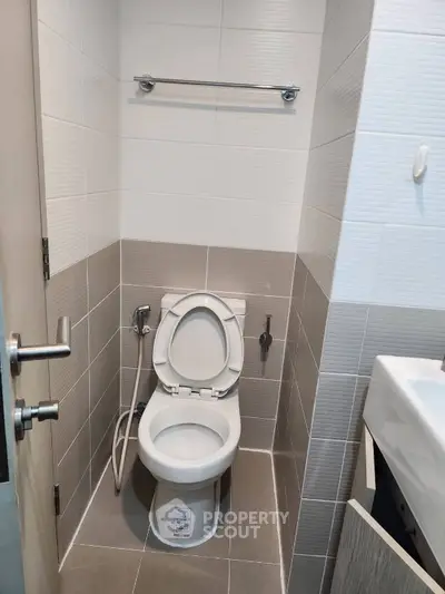 Modern bathroom with sleek tile design and contemporary fixtures.