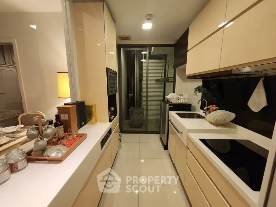 Modern kitchen with sleek cabinetry and integrated appliances in a stylish apartment.