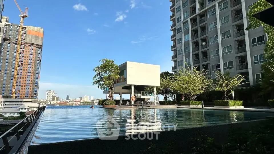 Luxurious high-rise apartment with stunning pool and city view