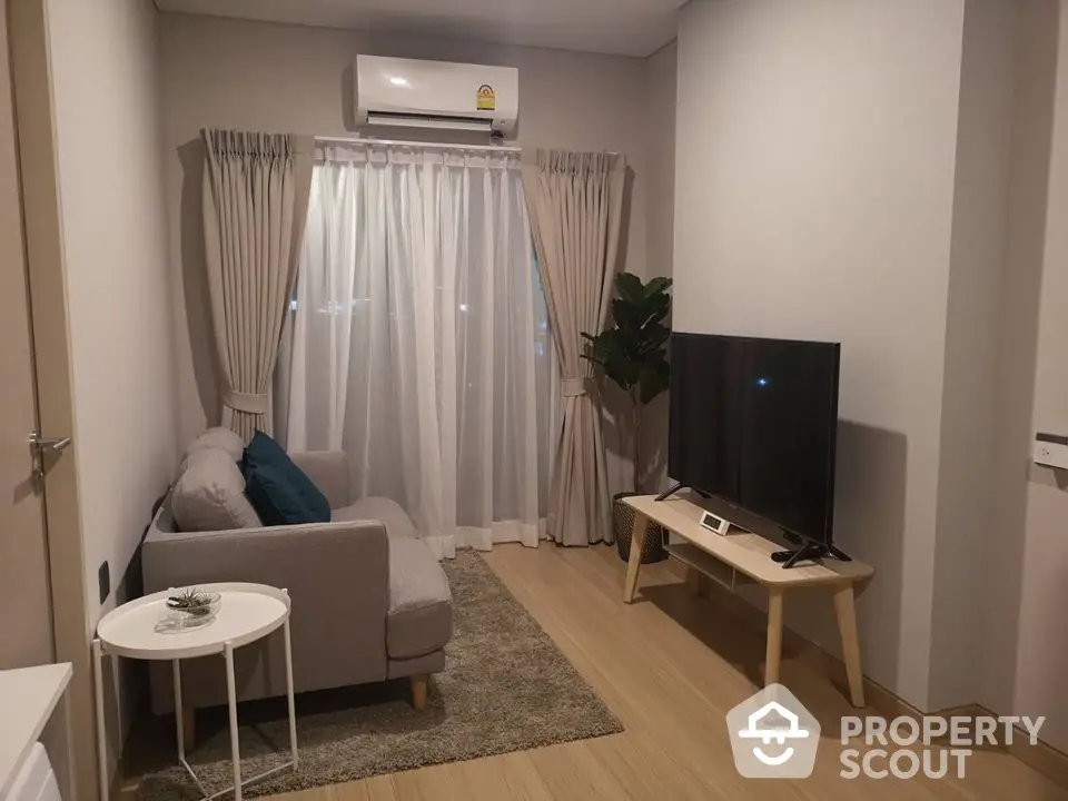 Fully Furnished 1 Bedroom Condo at Lumpini Suite Dindaeng Ratchaprarop-1