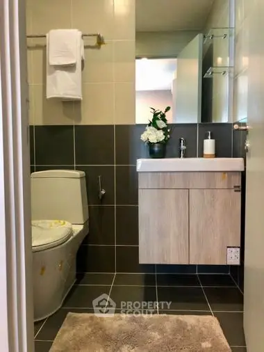 Fully Furnished 1 Bedroom Condo at Ideo Mobi Charan Interchange Bathroom