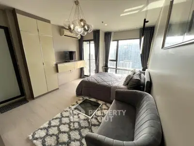 Modern bedroom with city view, featuring stylish furniture and elegant lighting.