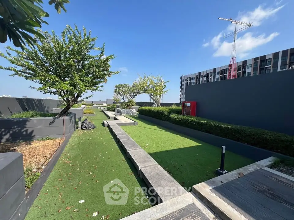 Stunning rooftop garden with lush greenery and modern design, perfect for relaxation and leisure.