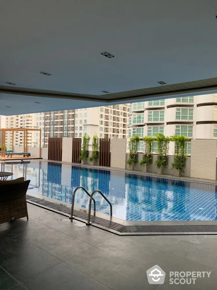  1 Bedroom Condo at Sukhumvit Suite-1