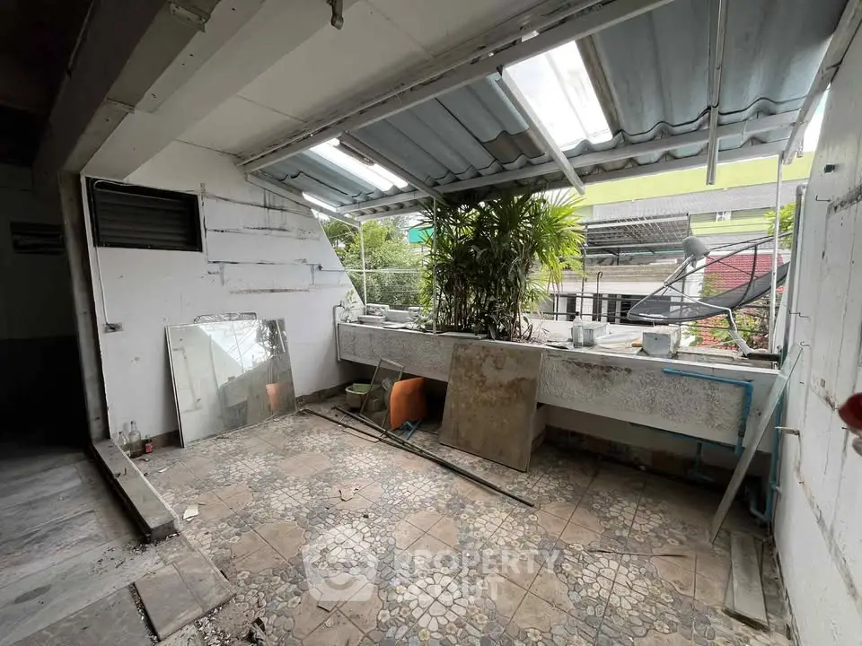 Spacious outdoor area with potential for renovation and greenery