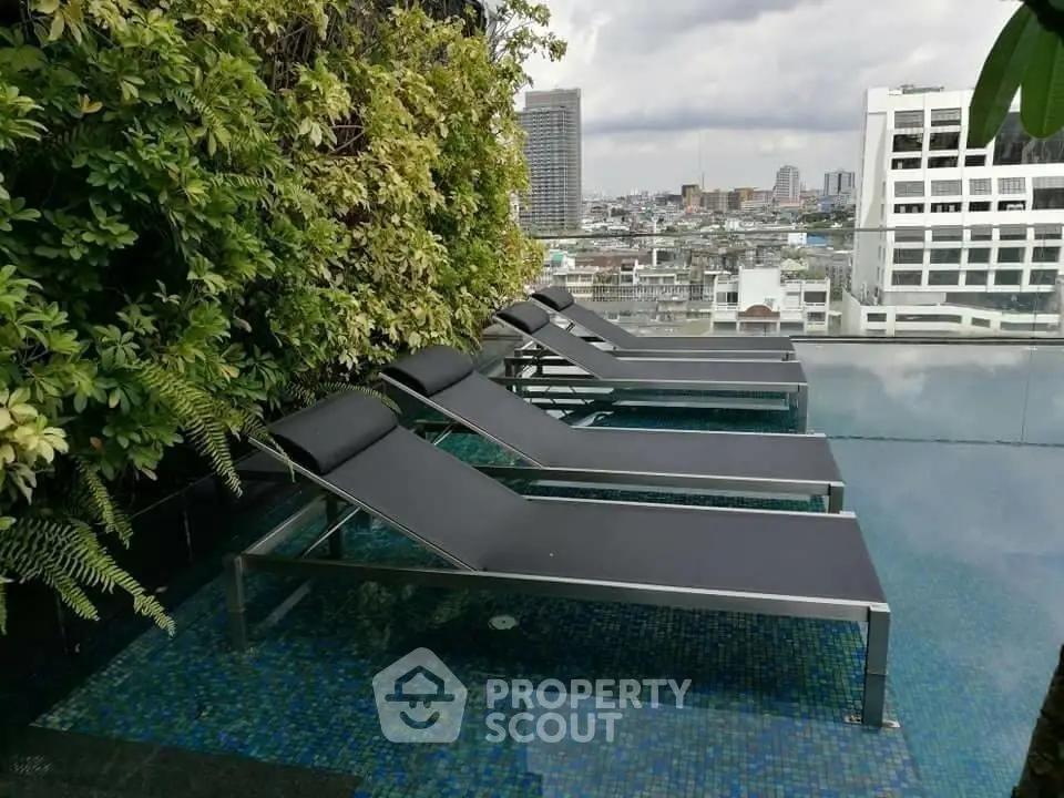  2 Bedrooms Condo -1