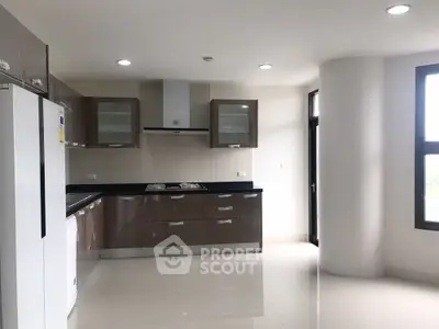  3 Bedrooms Condo -5