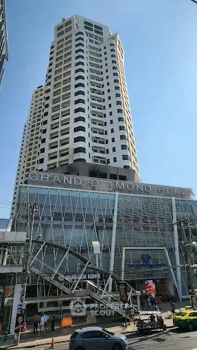 Stunning high-rise building exterior at Grand Diamond Plaza with modern architecture.