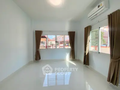 Spacious empty room with large windows and air conditioning, ideal for customization.