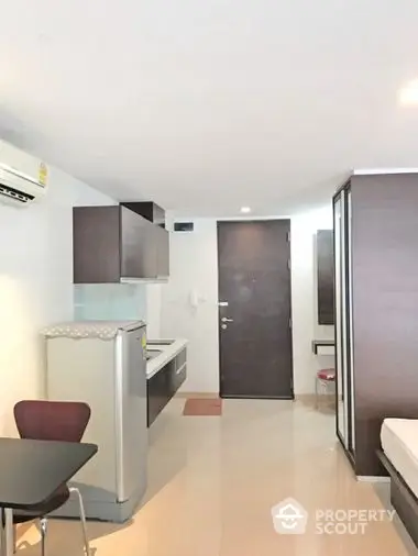 Fully Furnished 1 Bedroom Condo at J W Boulevard Srivara Condominium Livingroom