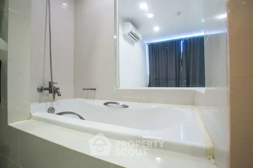  1 Bedroom Condo at Ideo Blucove Sathorn-1