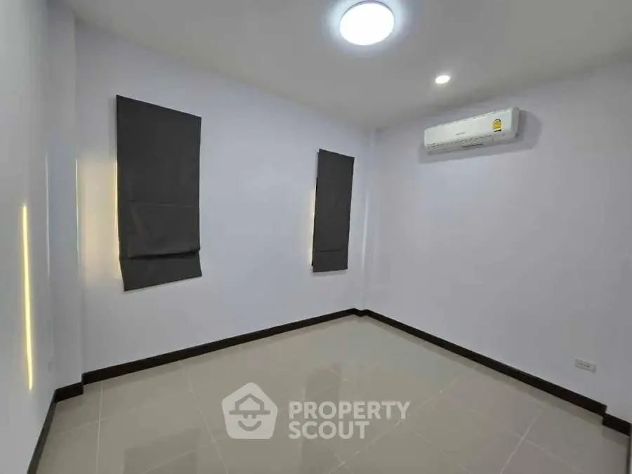 Spacious empty room with air conditioning and modern lighting, perfect for customization.