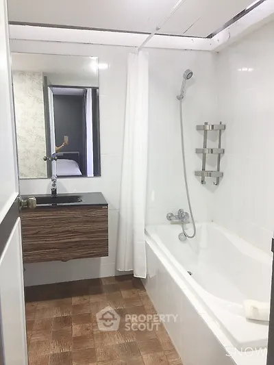 3 Bedrooms Condo at Supalai Place Sukhumvit 39-5
