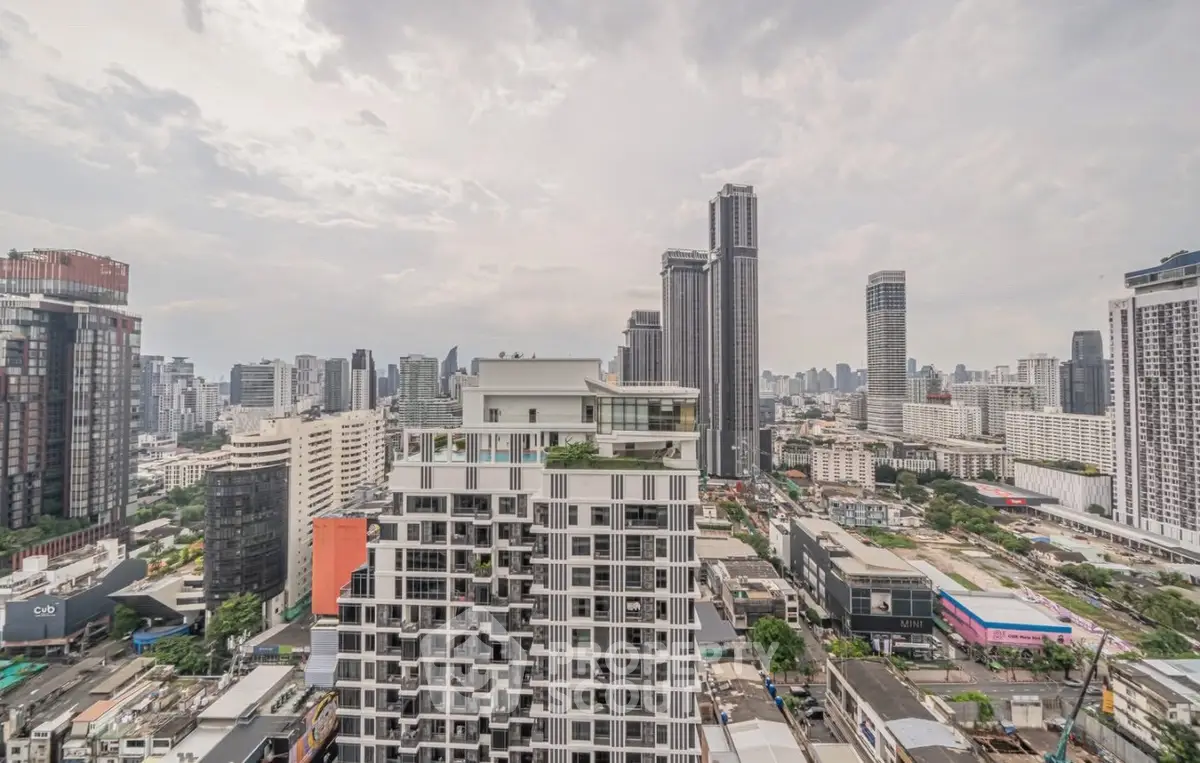 Stunning cityscape view showcasing modern high-rise buildings and urban skyline.