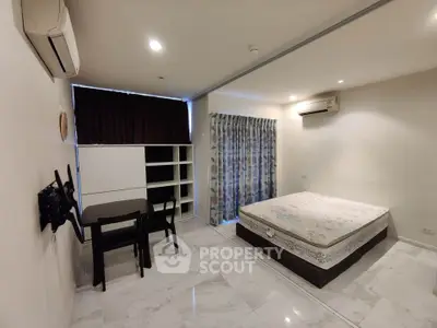 Fully Furnished 1 Bedroom Condo at Sense Phaholyothin-5