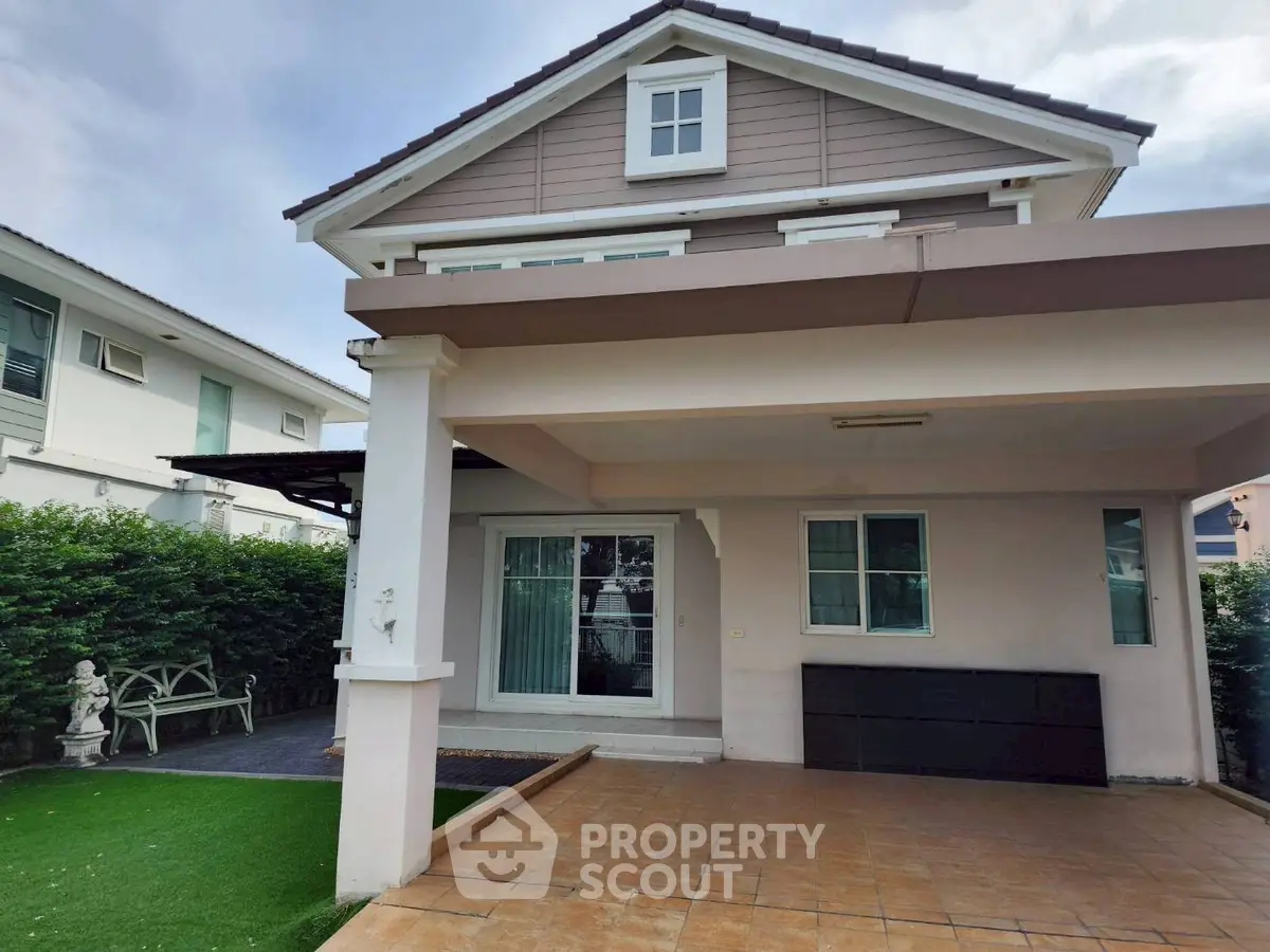 Charming suburban house with spacious driveway and manicured garden