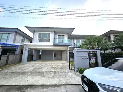 Modern two-story house with spacious driveway and sleek exterior design