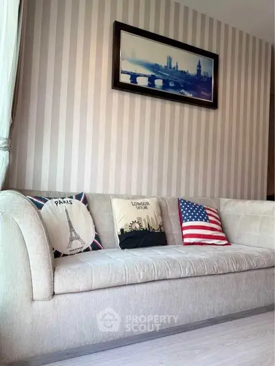 Stylish living room with elegant sofa and decorative pillows, perfect for modern interiors.