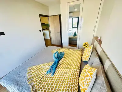 Bright and cozy bedroom with modern decor and stylish bedding in a contemporary apartment.