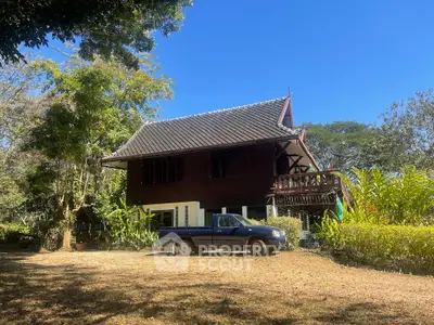 Charming rustic house with lush garden and spacious outdoor area, perfect for nature lovers seeking tranquility.